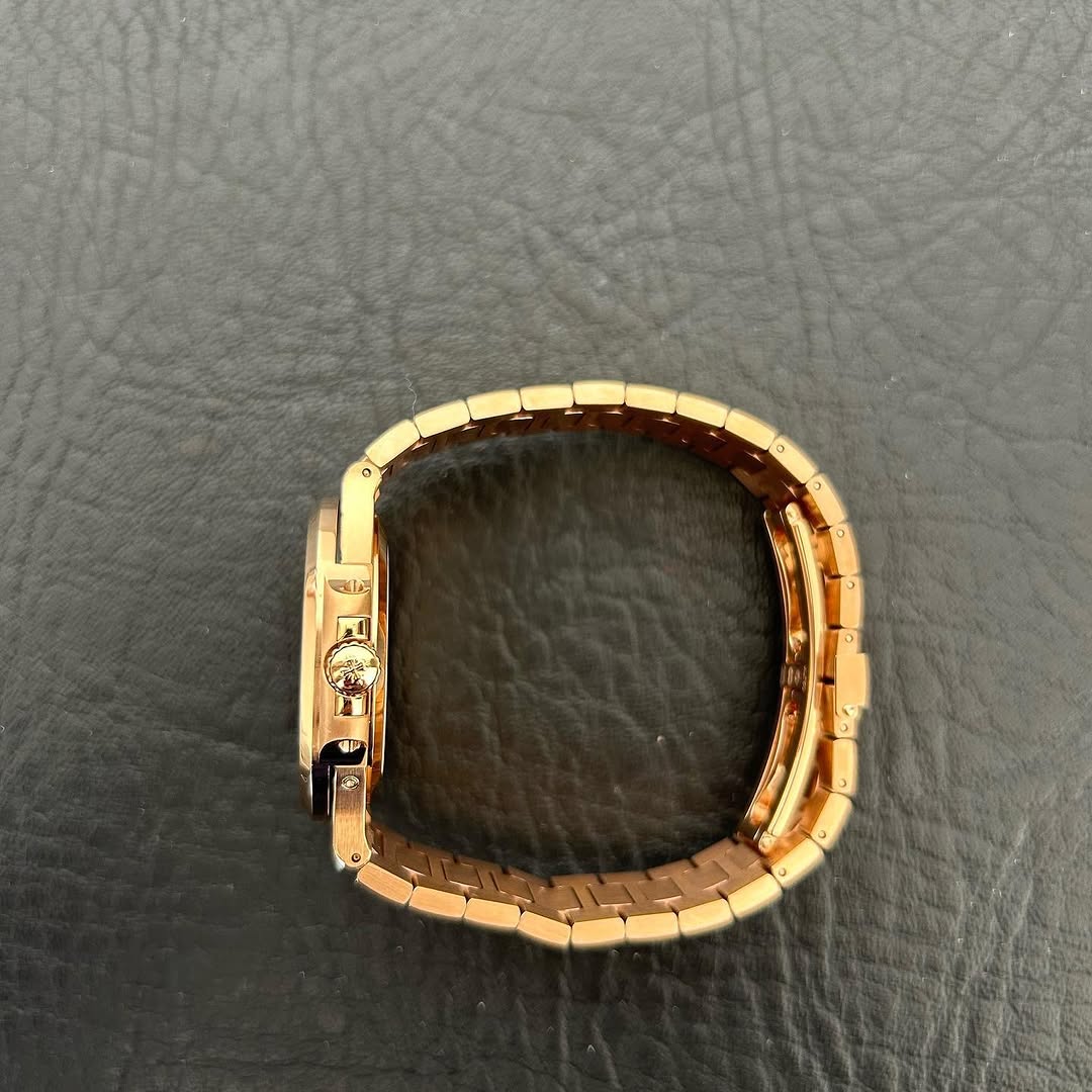 PATEK PHILIPPE NAUTILUS BROWN DIAL ROSE GOLD SELF-WINDING 40 MM